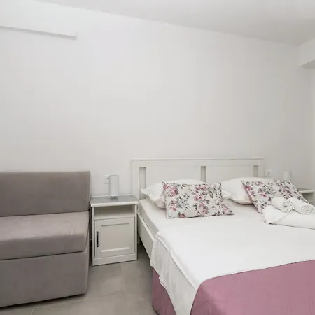 Apartment 3 Vera I Ciro Novak, Sea View And Free Parking